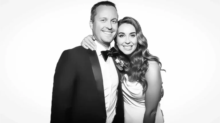 Book the Glam Booth today with Magic Mirror of New England and give your guests the red-carpet treatment they deserve